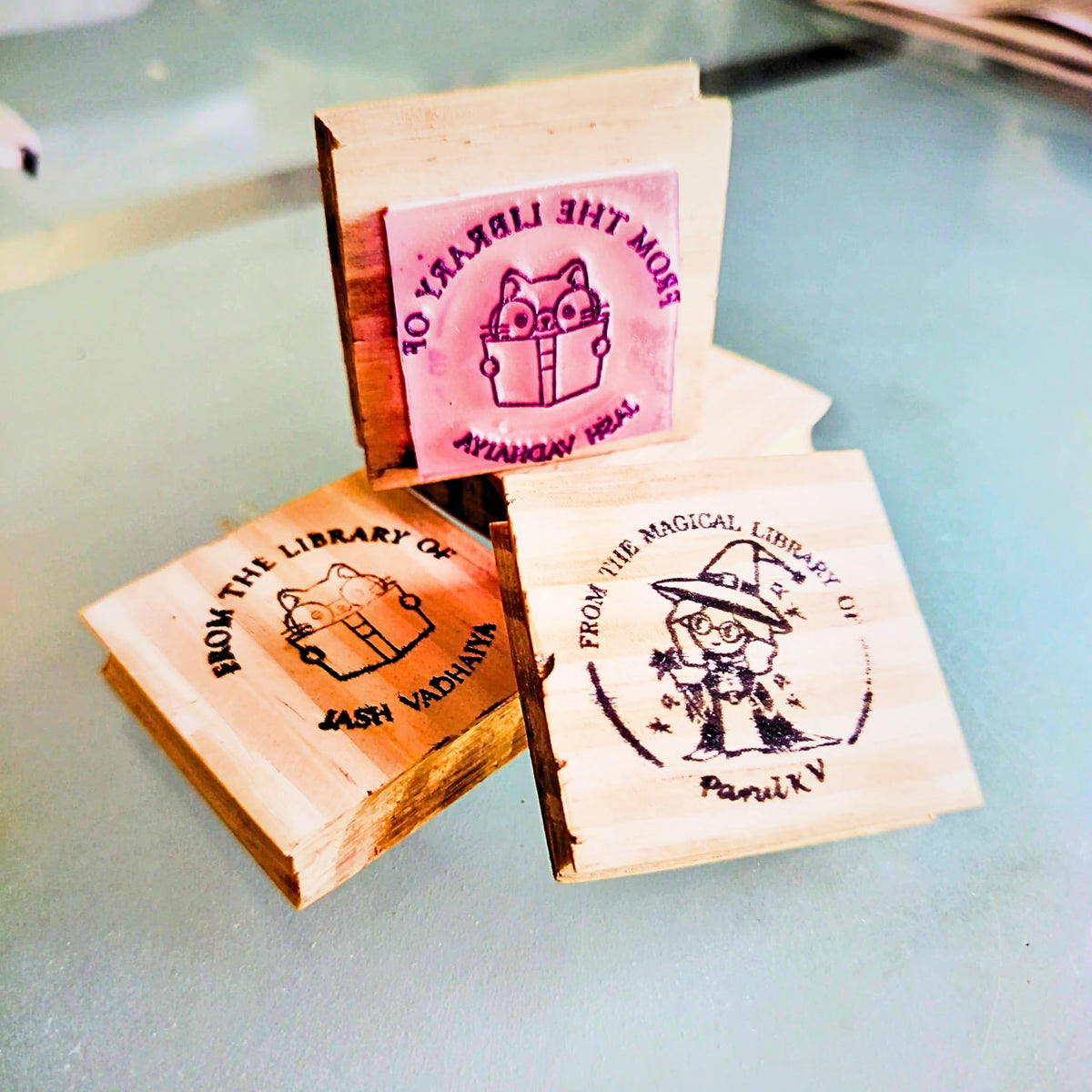Personalised Kids Stamp with Your Name for School Book (3.5 cm Dia), customised for Stamping Books for Readers, Great Gift for booklovers, Kids, Scrap Book Journels